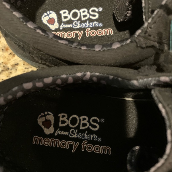 BOBS by Skechers Black and Gold Sneakers Size 9 New - Picture 2 of 4